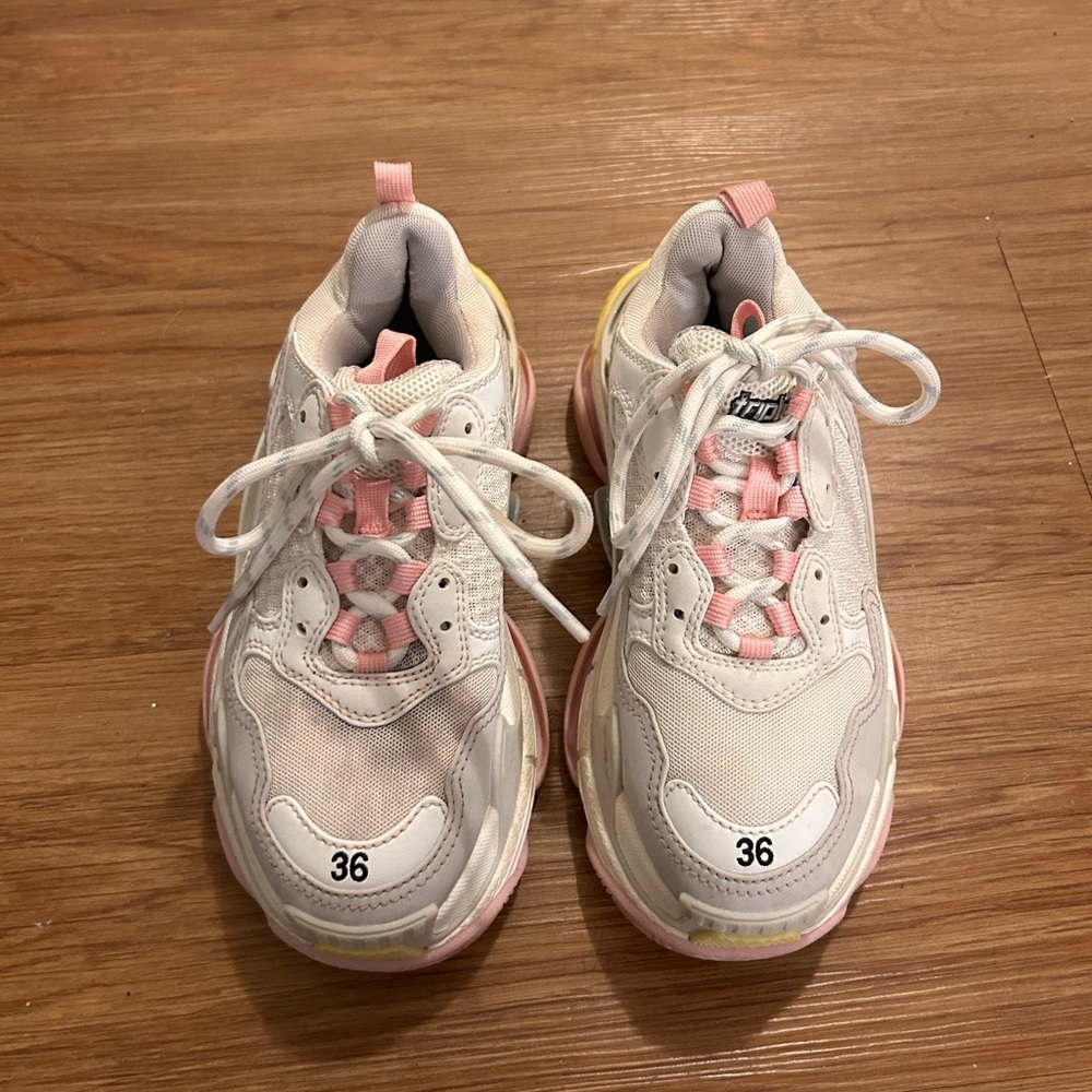 Balenciaga sneakers size 36
